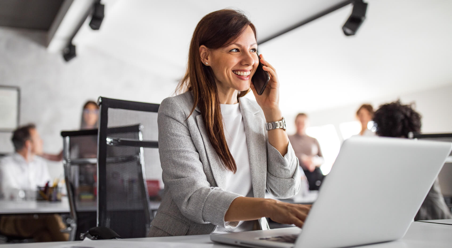 Estudiar carreras de administración y negocios