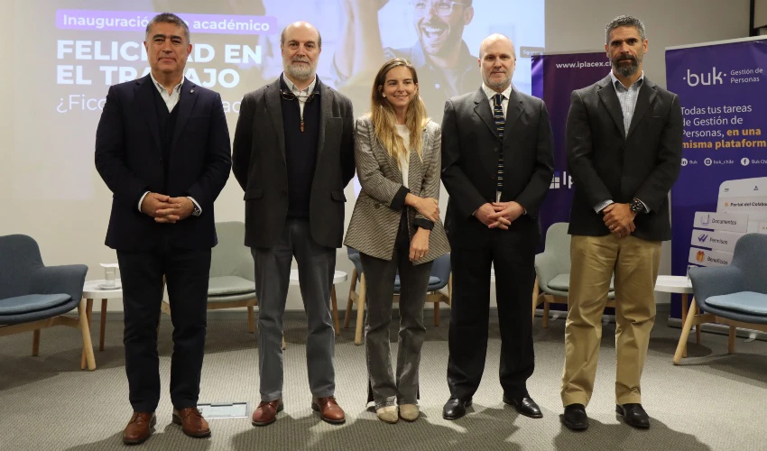 "Felicidad laboral”: El debate que dio inicio al año académico en la Escuela de Administración y Negocios 