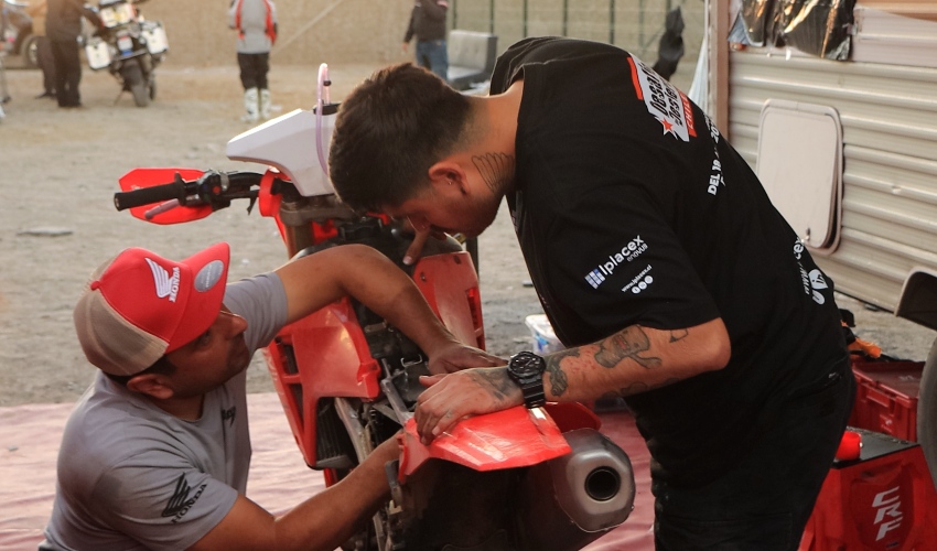 Iplacex marca un hito como la única institución de educación superior presente en el Desafío del Desierto 2025