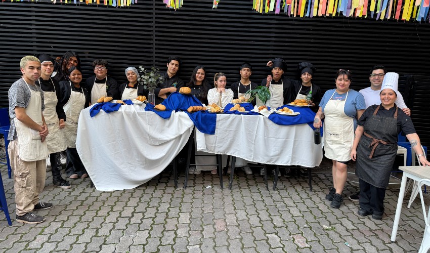 Iplacex y Fundación Súmate fortalecen formación técnica en jóvenes a través de talleres de gastronomía