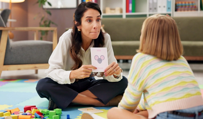 Profesional de Psicopedagogía ejerciendo.