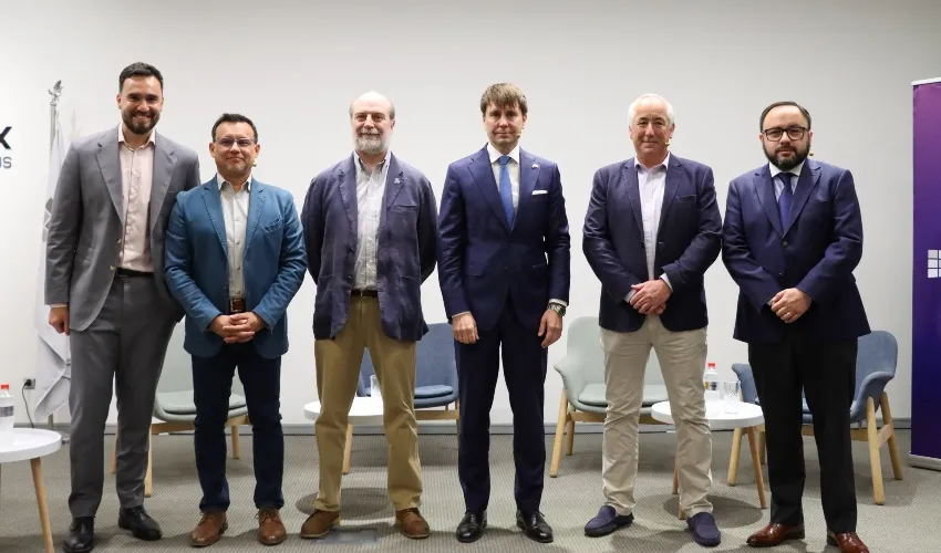 Inspirados en Noruega: Iplacex realiza seminario sobre electromovilidad para analizar los desafíos a nivel país