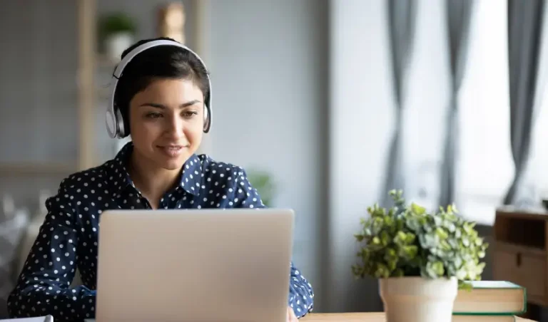 Becas y CAE en educación online: beneficios y requisitos para postular en Chile