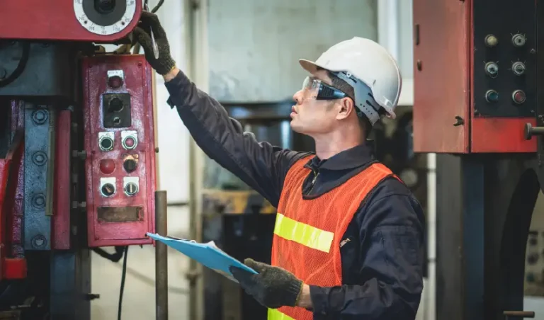 Técnico Industrial vs Ingeniería Industrial: Cuál elegir y qué diferencias tienen 