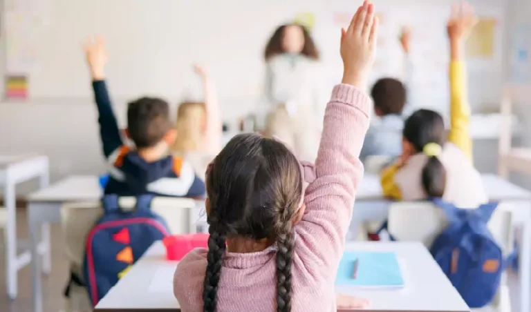 ¿Qué hace un Técnico en Convivencia Escolar y cuál es su rol en la educación?
