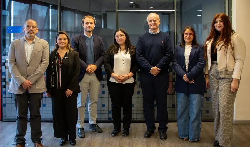 Decano de UNIR visita los centros de simulación de la Escuela de Salud de Iplacex