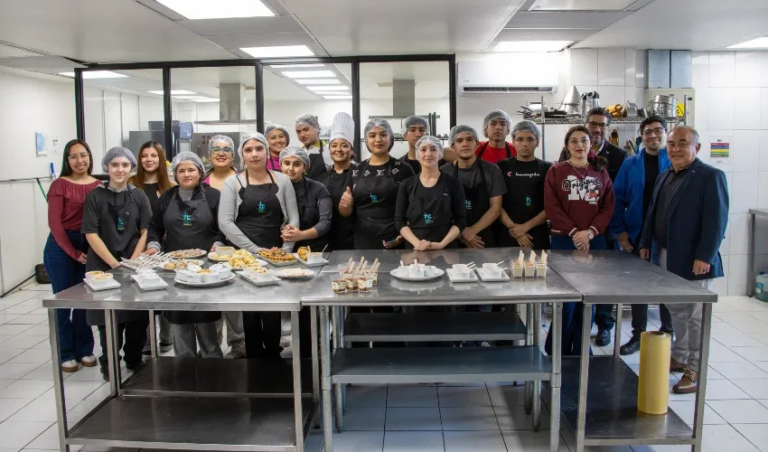 Iplacex y Fundación Súmate celebran cuatro años de alianza con talleres de gastronomía